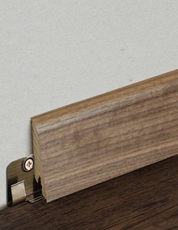 Шпонированный плинтус Goodwin Орех американский натур 60 мм